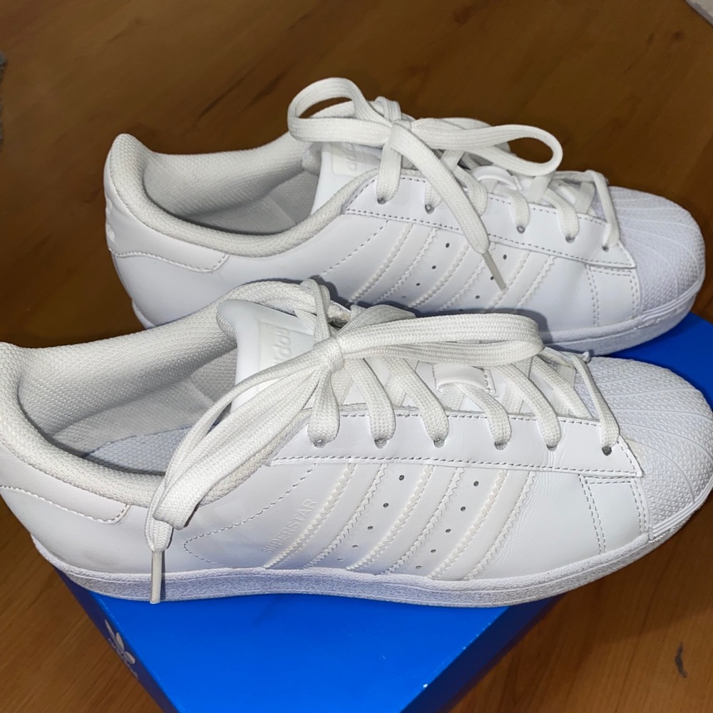 White Shelltoe Adidas. Big kids sz 6.